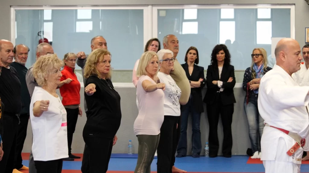 personas-mayores-realizando-judo-primera-clases-alcala-henares_97